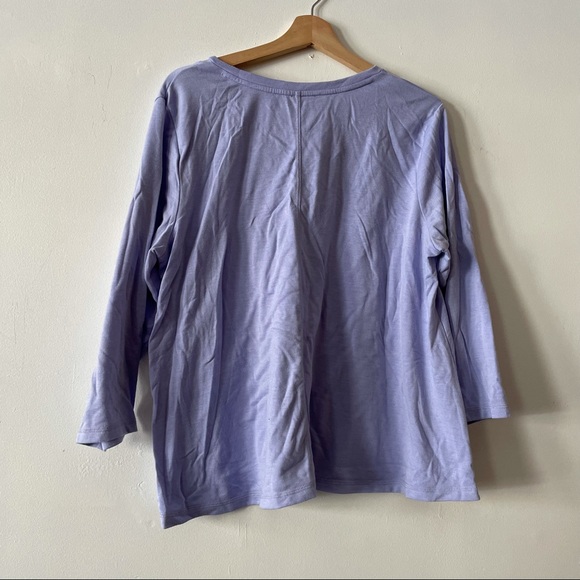 3/20$ St John’s Bay active long sleeve lilac purple long sleeve v neck top - Picture 3 of 3
